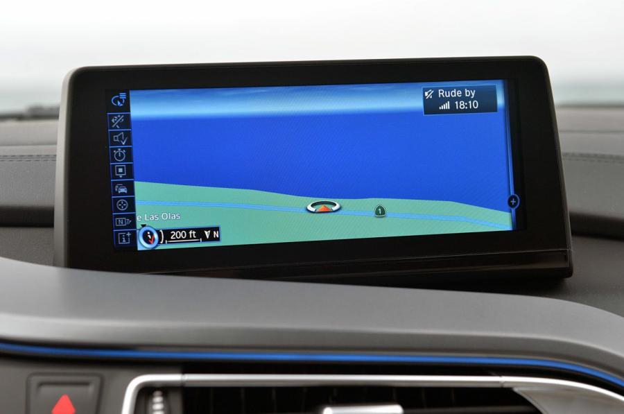  BMW i8 2014 года  (фото 166 из 180)